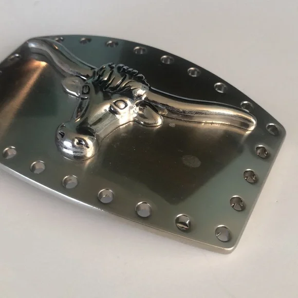 Silver tone mens bull belt buckle - Picture 3 of 5
